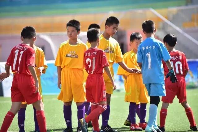 李凯尔0分赵睿17分 中国男篮不敌塞尔维亚